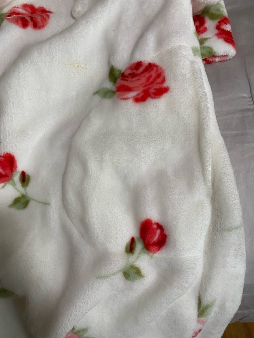 Floral Plush Shawl Collar Robe - White with Pink Roses - Picture 5 of 8